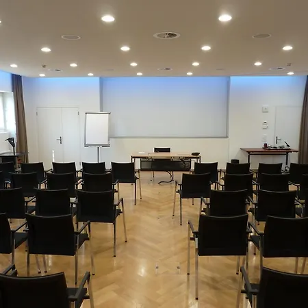 Seminarhotel מלון 3*